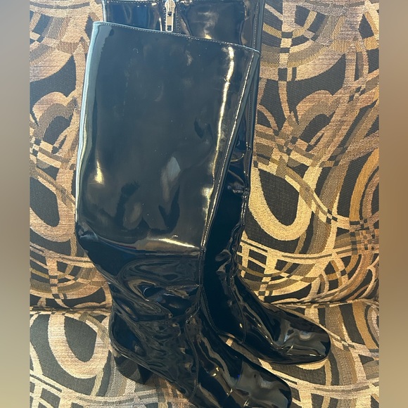 Design Lab - faux blk patent leather tall boots size 8.5 heel height approx 3in - Picture 7 of 10